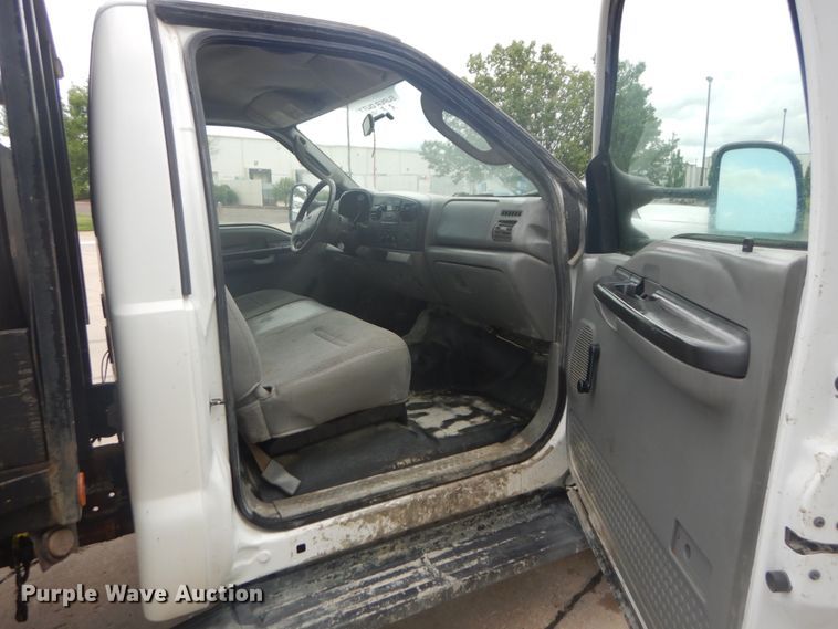 image for item IT9193 2006 Ford F450 Super Duty XL  flatbed truck