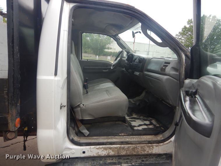 image for item IT9193 2006 Ford F450 Super Duty XL  flatbed truck