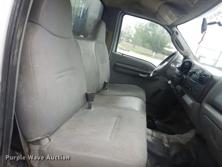 image for item IT9193 2006 Ford F450 Super Duty XL  flatbed truck