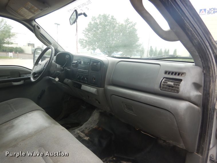 image for item IT9193 2006 Ford F450 Super Duty XL  flatbed truck