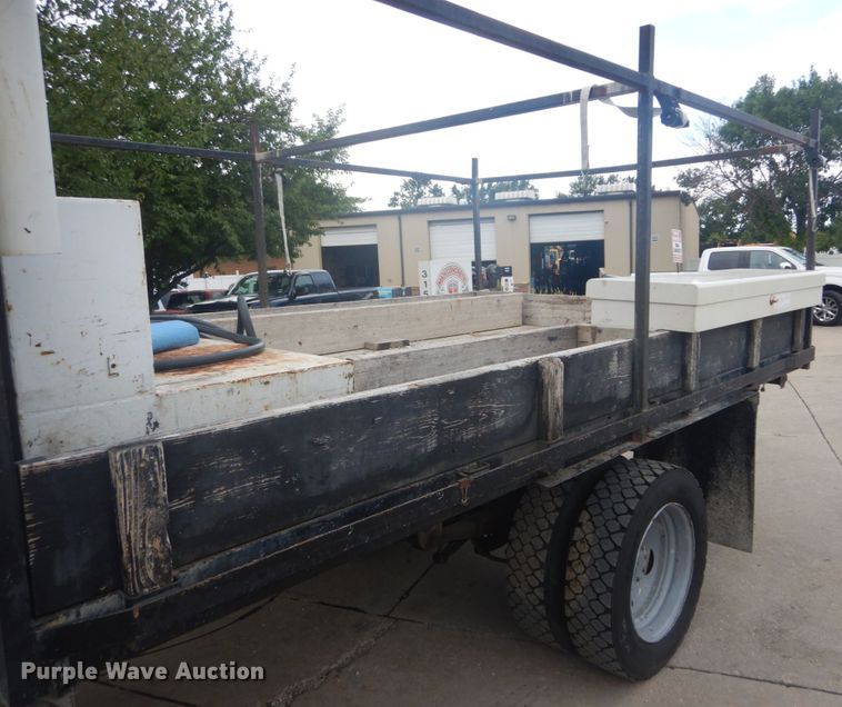 image for item IT9193 2006 Ford F450 Super Duty XL  flatbed truck