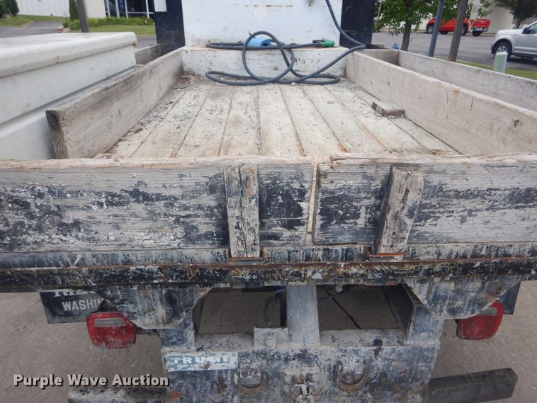 image for item IT9193 2006 Ford F450 Super Duty XL  flatbed truck