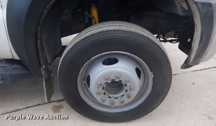 image for item IT9193 2006 Ford F450 Super Duty XL  flatbed truck