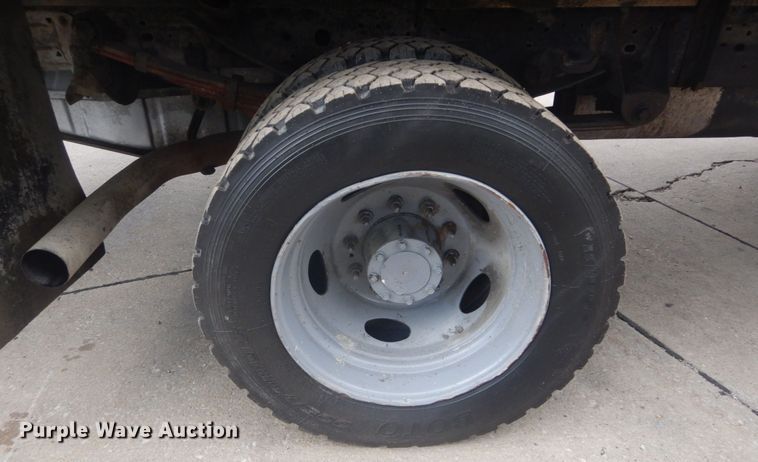 image for item IT9193 2006 Ford F450 Super Duty XL  flatbed truck