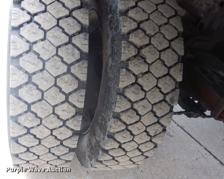 image for item IT9193 2006 Ford F450 Super Duty XL  flatbed truck