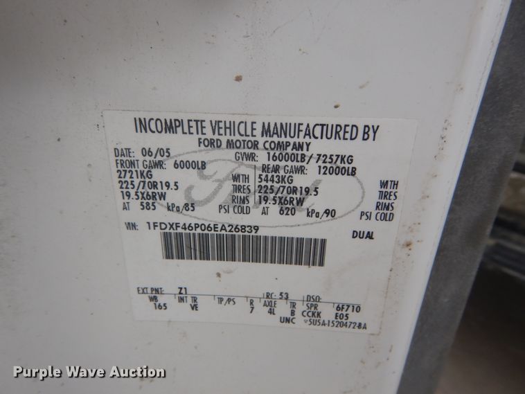 image for item IT9193 2006 Ford F450 Super Duty XL  flatbed truck