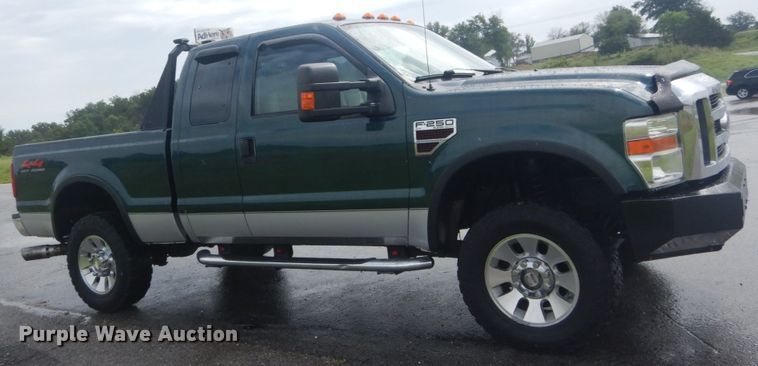 image for item IT9241 2008 Ford F250 Super Duty XLT  SuperCab pickup truck