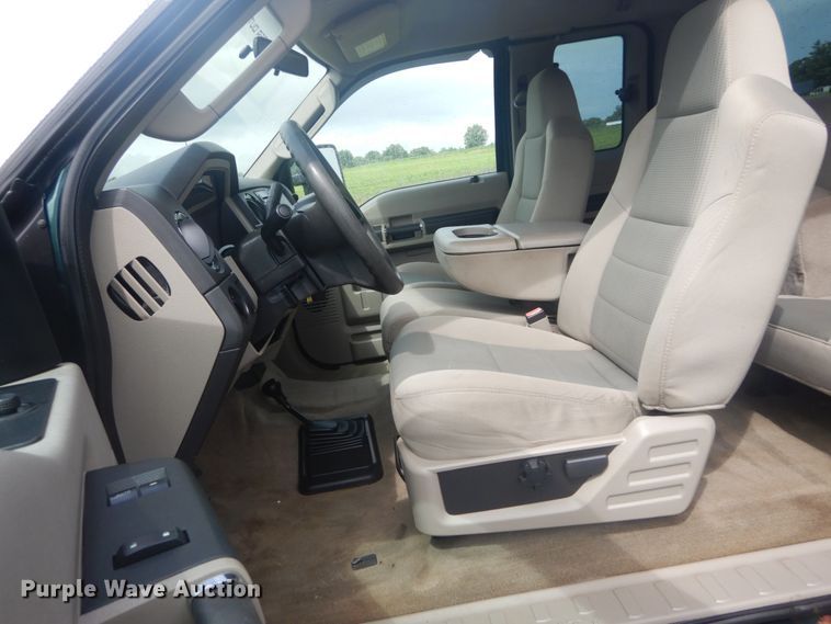 image for item IT9241 2008 Ford F250 Super Duty XLT  SuperCab pickup truck