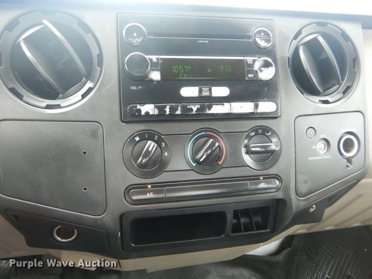 image for item IT9242 2008 Ford F250 Super Duty XL  SuperCab pickup truck