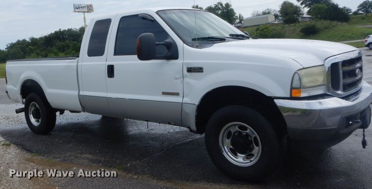 image for item IT9243 2004 Ford F250 Super Duty Lariat  SuperCab pickup truck