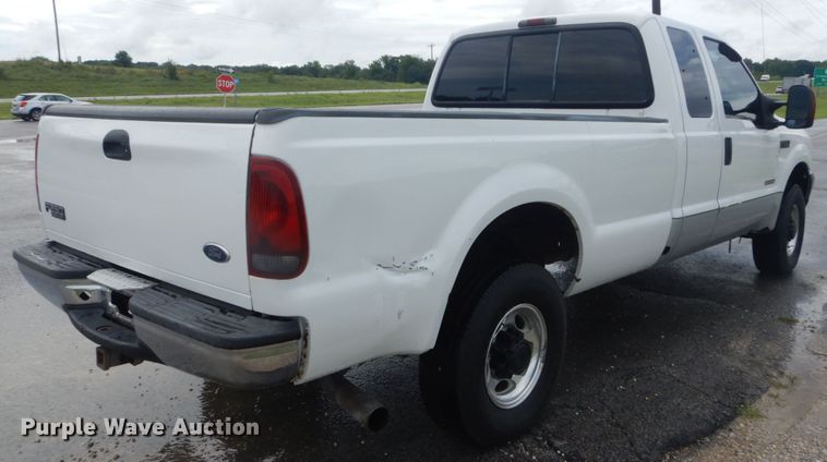 image for item IT9243 2004 Ford F250 Super Duty Lariat  SuperCab pickup truck