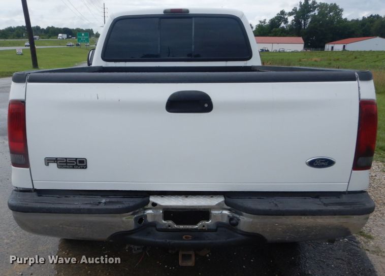 image for item IT9243 2004 Ford F250 Super Duty Lariat  SuperCab pickup truck