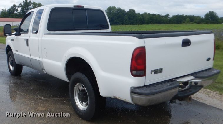 image for item IT9243 2004 Ford F250 Super Duty Lariat  SuperCab pickup truck