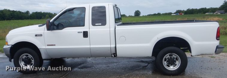 image for item IT9243 2004 Ford F250 Super Duty Lariat  SuperCab pickup truck