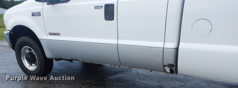 image for item IT9243 2004 Ford F250 Super Duty Lariat  SuperCab pickup truck
