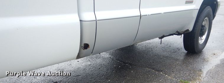 image for item IT9243 2004 Ford F250 Super Duty Lariat  SuperCab pickup truck