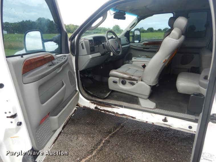 image for item IT9243 2004 Ford F250 Super Duty Lariat  SuperCab pickup truck