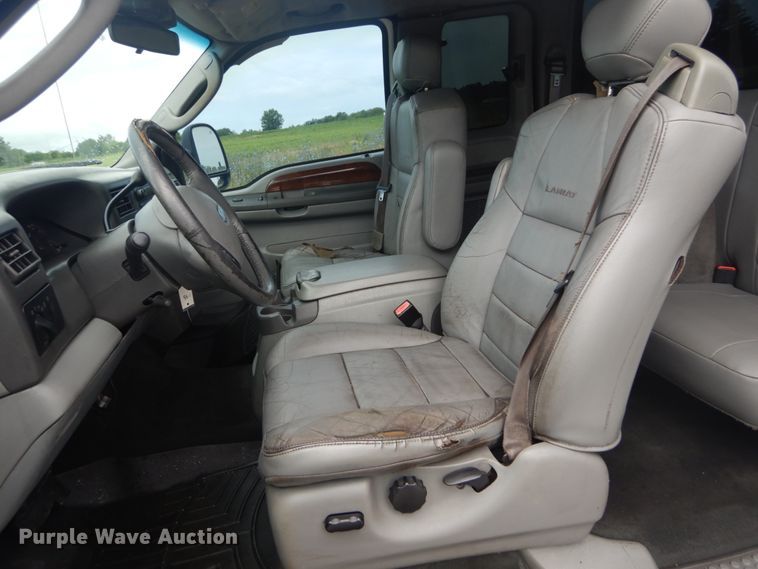 image for item IT9243 2004 Ford F250 Super Duty Lariat  SuperCab pickup truck