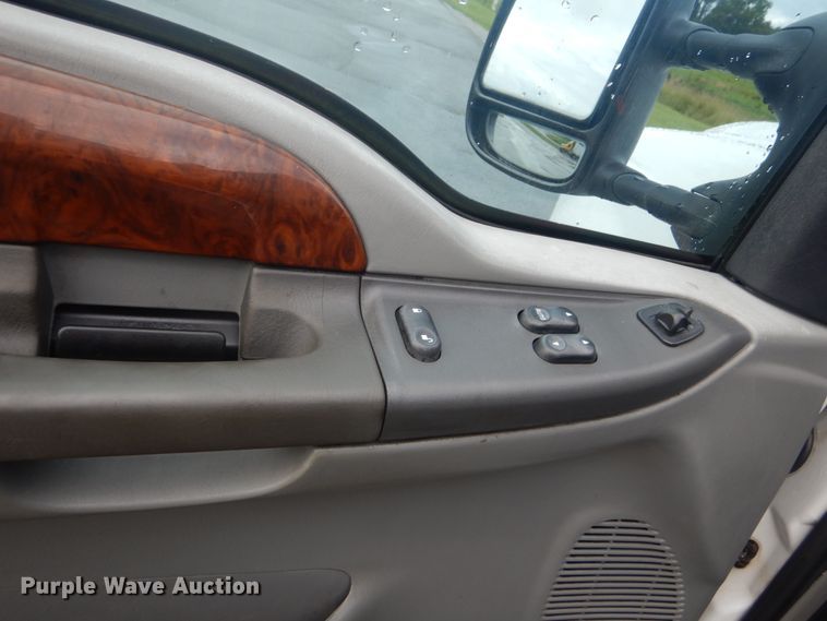 image for item IT9243 2004 Ford F250 Super Duty Lariat  SuperCab pickup truck