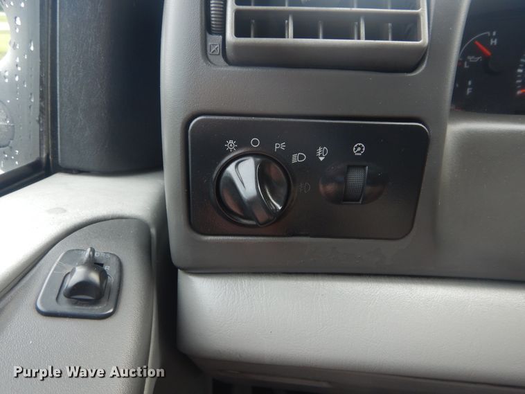 image for item IT9243 2004 Ford F250 Super Duty Lariat  SuperCab pickup truck