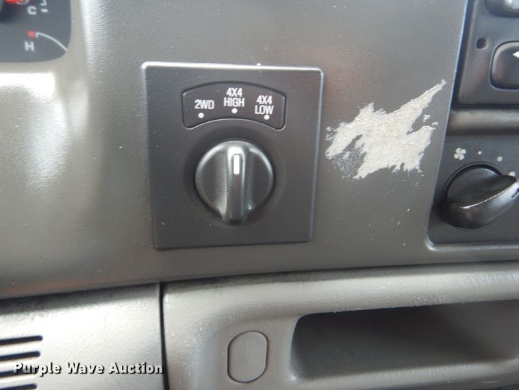 image for item IT9243 2004 Ford F250 Super Duty Lariat  SuperCab pickup truck