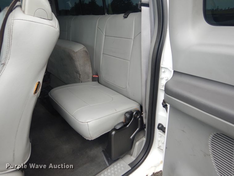 image for item IT9243 2004 Ford F250 Super Duty Lariat  SuperCab pickup truck