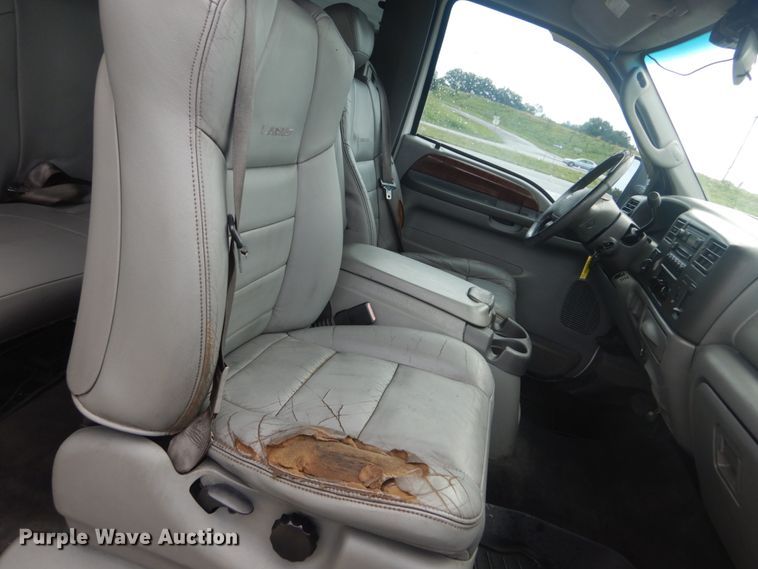 image for item IT9243 2004 Ford F250 Super Duty Lariat  SuperCab pickup truck