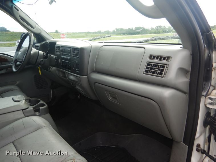 image for item IT9243 2004 Ford F250 Super Duty Lariat  SuperCab pickup truck