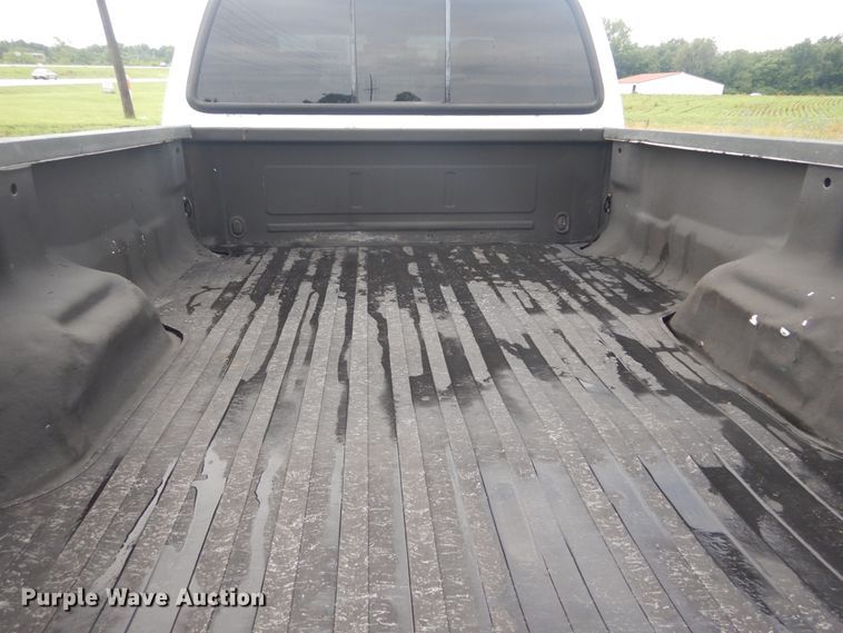 image for item IT9243 2004 Ford F250 Super Duty Lariat  SuperCab pickup truck