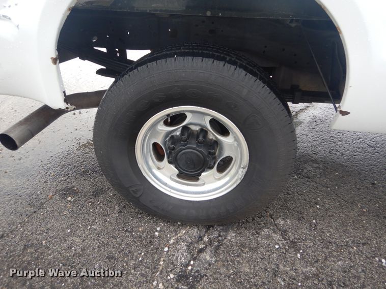 image for item IT9243 2004 Ford F250 Super Duty Lariat  SuperCab pickup truck