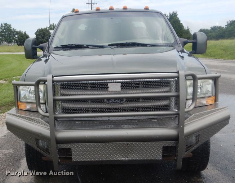 image for item IT9244 2003 Ford F350 Super Duty Lariat  Crew Cab pickup truck