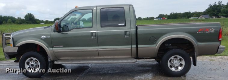 image for item IT9244 2003 Ford F350 Super Duty Lariat  Crew Cab pickup truck