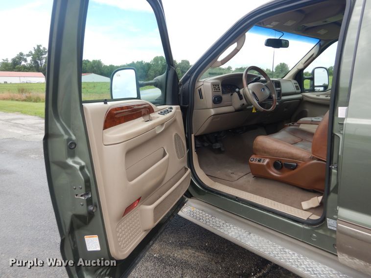 image for item IT9244 2003 Ford F350 Super Duty Lariat  Crew Cab pickup truck