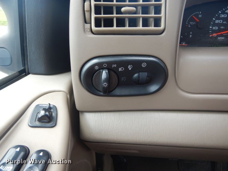 image for item IT9244 2003 Ford F350 Super Duty Lariat  Crew Cab pickup truck