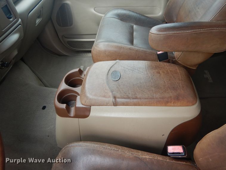 image for item IT9244 2003 Ford F350 Super Duty Lariat  Crew Cab pickup truck