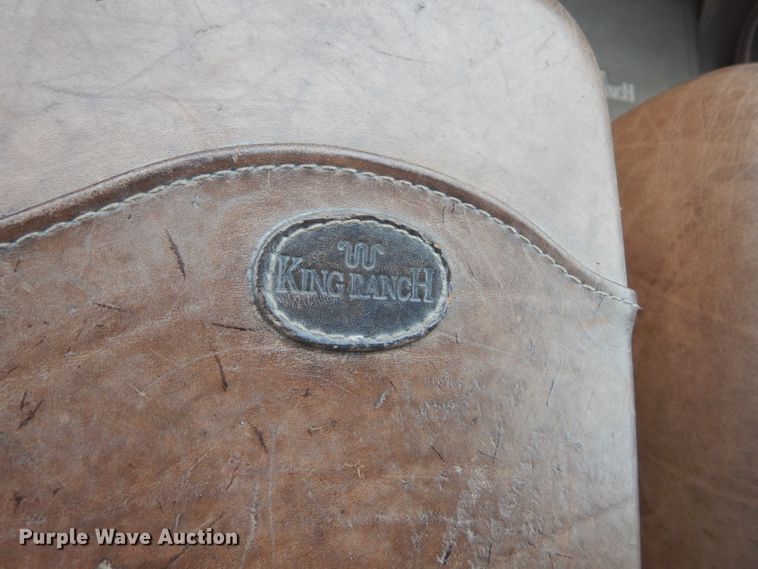 image for item IT9244 2003 Ford F350 Super Duty Lariat  Crew Cab pickup truck