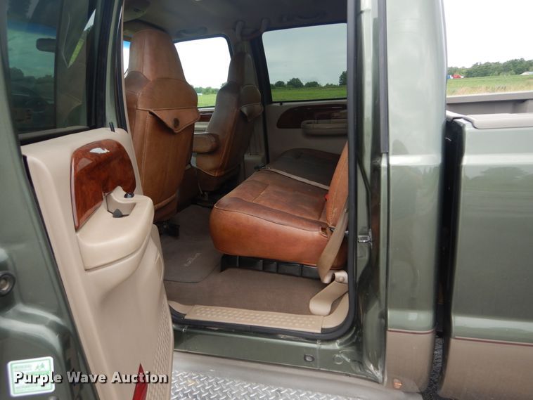 image for item IT9244 2003 Ford F350 Super Duty Lariat  Crew Cab pickup truck