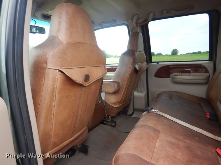 image for item IT9244 2003 Ford F350 Super Duty Lariat  Crew Cab pickup truck