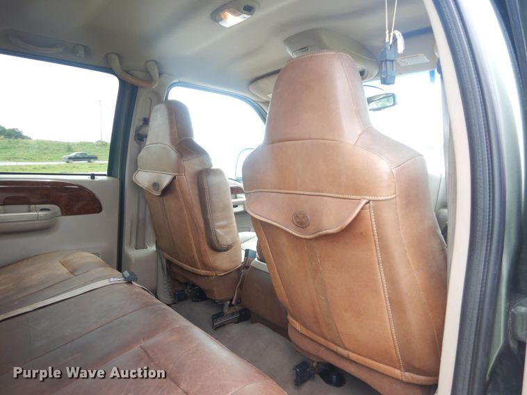 image for item IT9244 2003 Ford F350 Super Duty Lariat  Crew Cab pickup truck