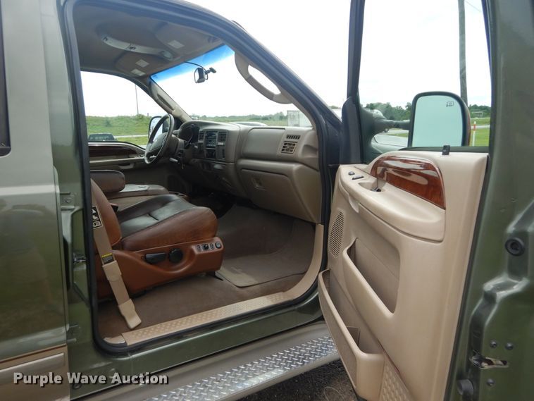 image for item IT9244 2003 Ford F350 Super Duty Lariat  Crew Cab pickup truck