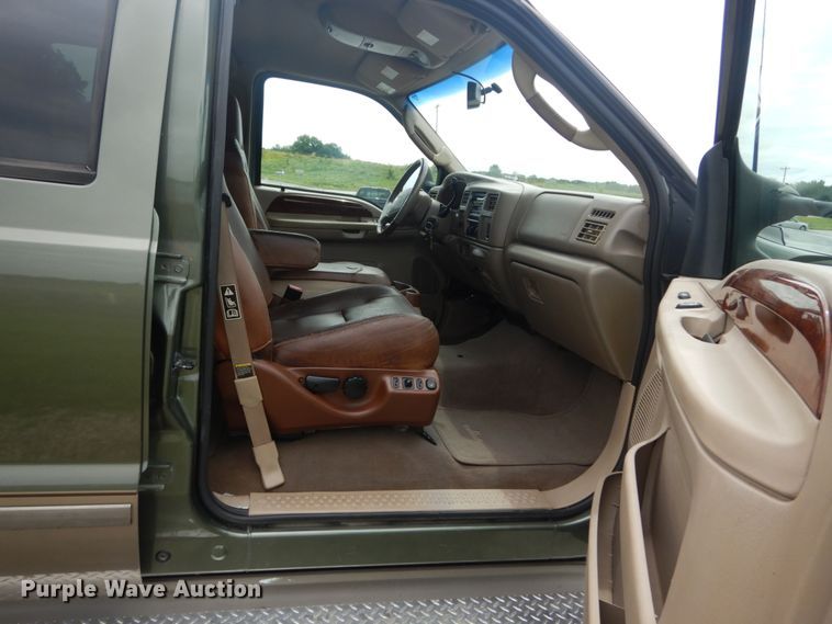 image for item IT9244 2003 Ford F350 Super Duty Lariat  Crew Cab pickup truck