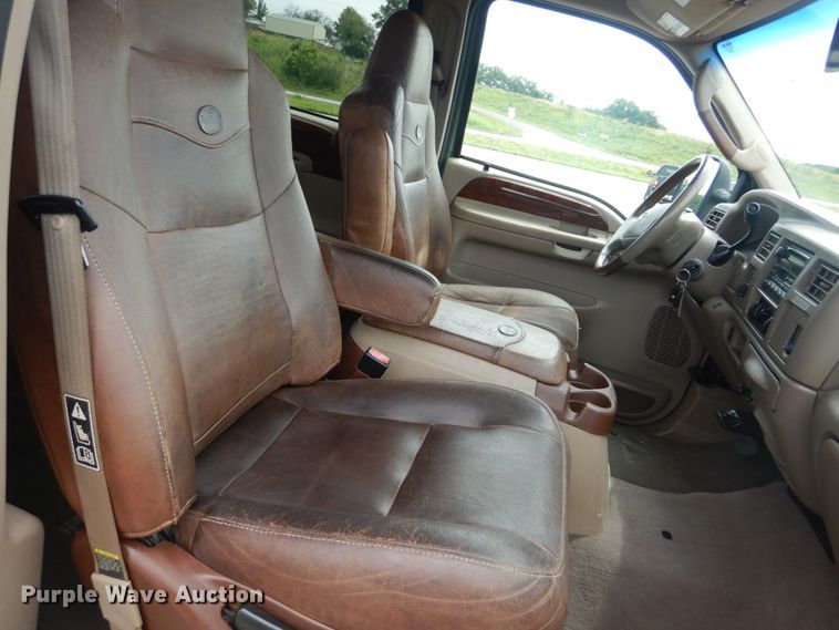 image for item IT9244 2003 Ford F350 Super Duty Lariat  Crew Cab pickup truck