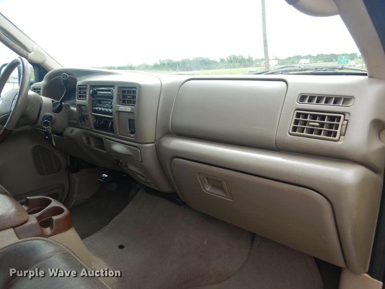 image for item IT9244 2003 Ford F350 Super Duty Lariat  Crew Cab pickup truck