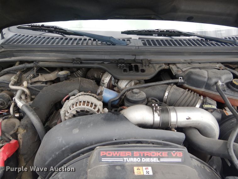 image for item IT9244 2003 Ford F350 Super Duty Lariat  Crew Cab pickup truck