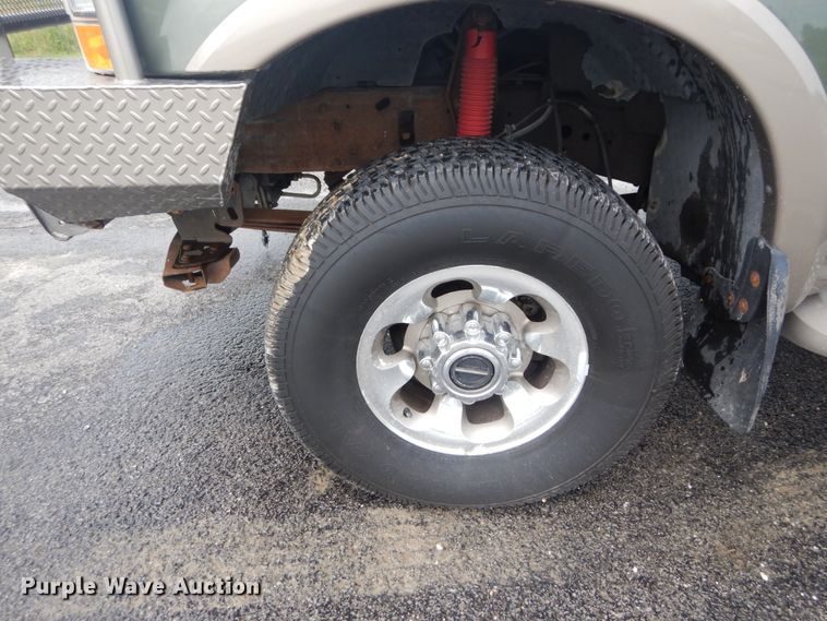 image for item IT9244 2003 Ford F350 Super Duty Lariat  Crew Cab pickup truck