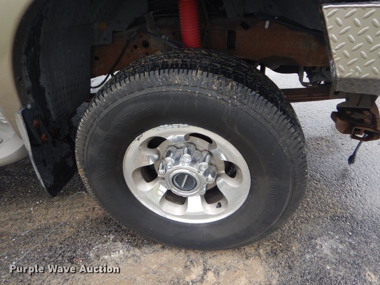 image for item IT9244 2003 Ford F350 Super Duty Lariat  Crew Cab pickup truck