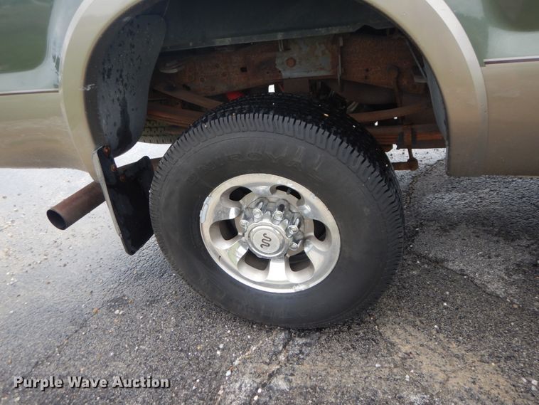 image for item IT9244 2003 Ford F350 Super Duty Lariat  Crew Cab pickup truck