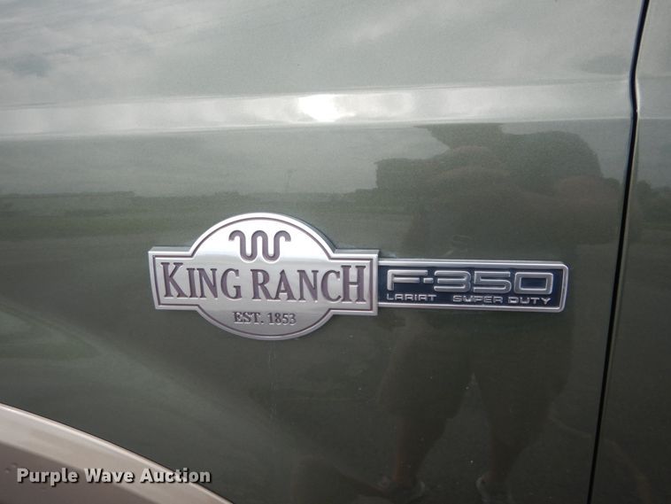 image for item IT9244 2003 Ford F350 Super Duty Lariat  Crew Cab pickup truck