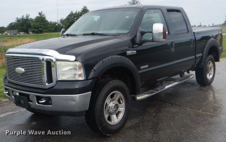 image for item IT9245 2007 Ford F350 Super Duty Lariat  Crew Cab pickup truck