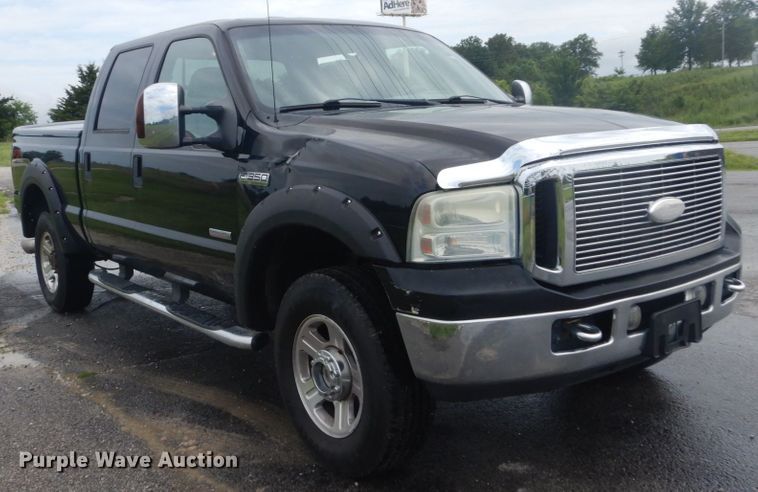 image for item IT9245 2007 Ford F350 Super Duty Lariat  Crew Cab pickup truck